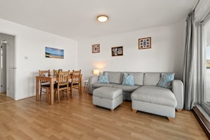 Smart TV - Life's a Beach - Direct Beach Access, Sea Views (Saundersfoot)