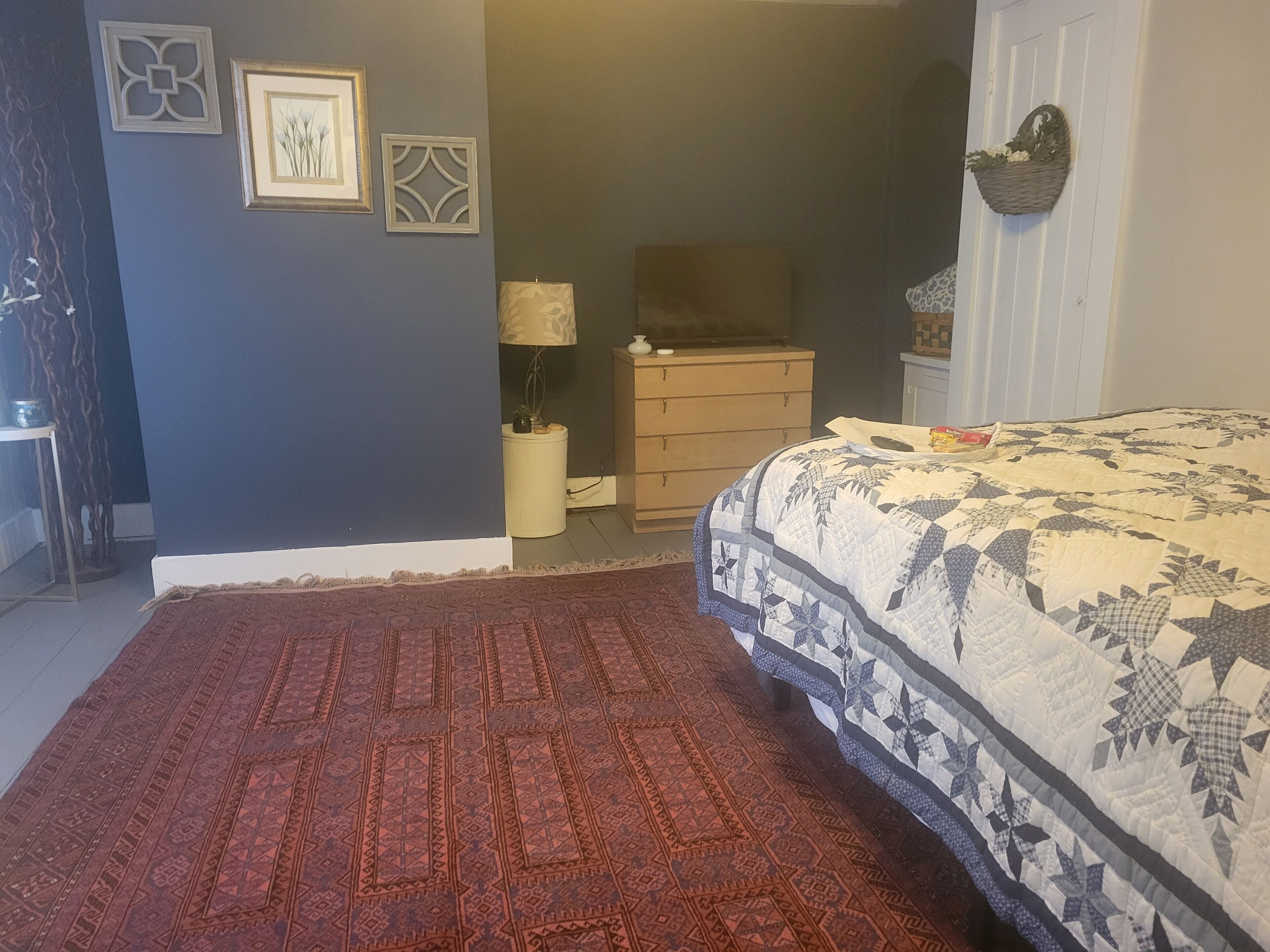 The Fry Guest House Bed & Breakfast Welcomes You !