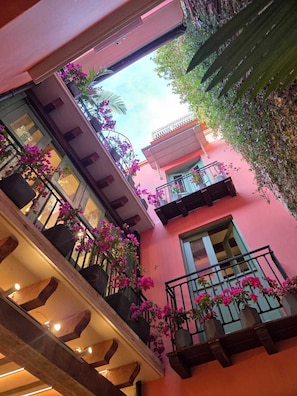 Exterior detail - Fully Remodeled Casa AcoModo – 6BR, Pool, Rooftop Jacuzzi & BBQ<br>Discover our completely remodeled home in Casco Viejo, perfect for up to 12 guests. Relax by the pool, enjoy the rooftop jacuzzi and BBQ, and experience modern comfort. (Casco Viejo)