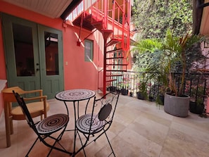 Terrace/patio - Fully Remodeled Casa AcoModo – 6BR, Pool, Rooftop Jacuzzi & BBQ<br>Discover our completely remodeled home in Casco Viejo, perfect for up to 12 guests. Relax by the pool, enjoy the rooftop jacuzzi and BBQ, and experience modern comfort. (Casco Viejo)