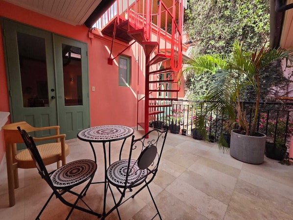 Terrace/patio - Fully Remodeled Casa AcoModo – 6BR, Pool, Rooftop Jacuzzi & BBQ<br>Discover our completely remodeled home in Casco Viejo, perfect for up to 12 guests. Relax by the pool, enjoy the rooftop jacuzzi and BBQ, and experience modern comfort. (Casco Viejo)