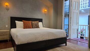 6 slaapkamers, een bureau, een strijkplank/strijkijzer, gratis wifi