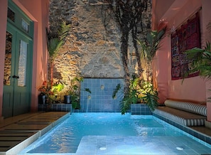 Pool - Fully Remodeled Casa AcoModo – 6BR, Pool, Rooftop Jacuzzi & BBQ<br>Discover our completely remodeled home in Casco Viejo, perfect for up to 12 guests. Relax by the pool, enjoy the rooftop jacuzzi and BBQ, and experience modern comfort. (Casco Viejo)