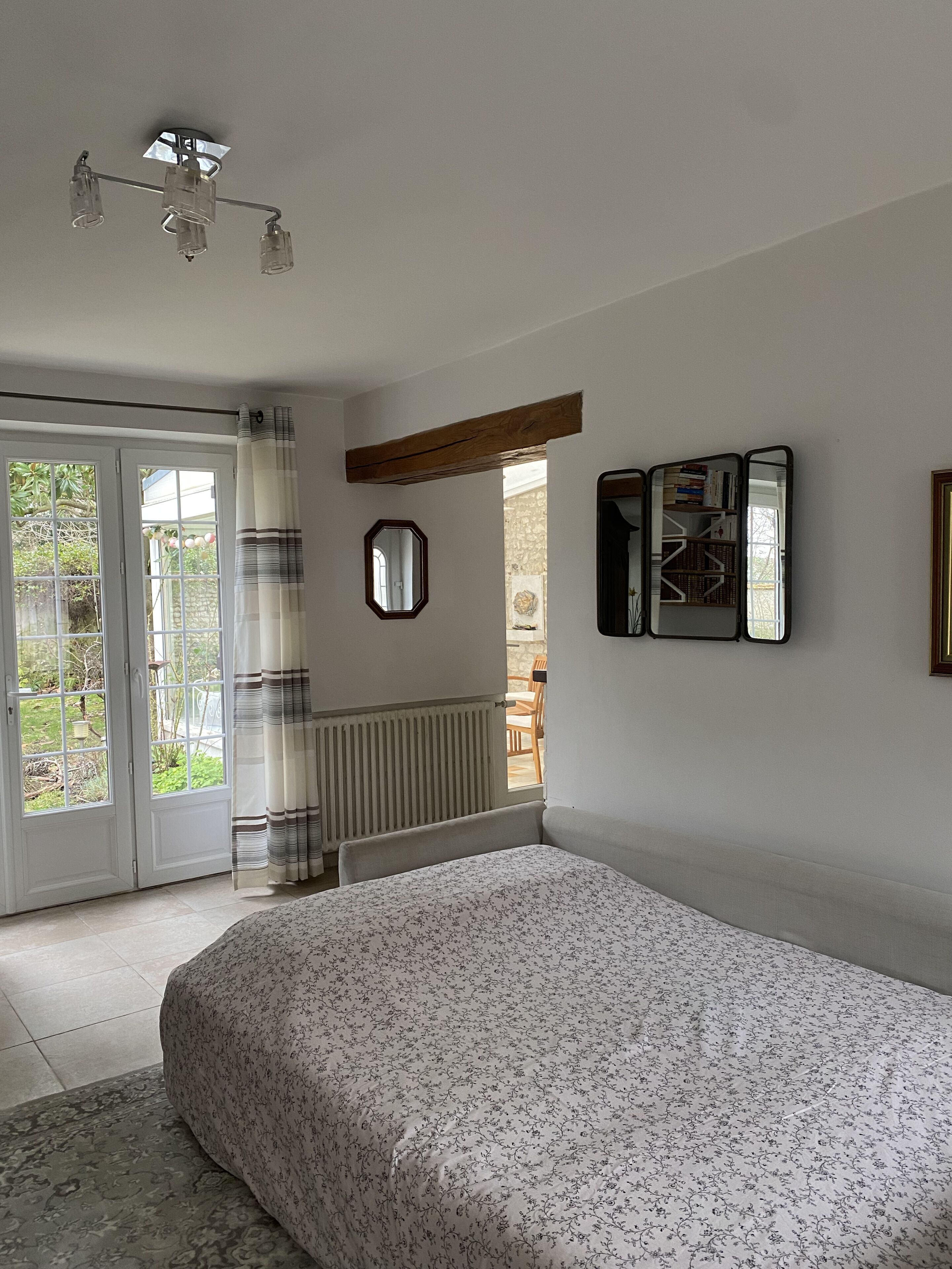 4 bedrooms, desk, iron/ironing board, travel cot