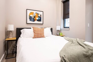 1 bedroom, desk, iron/ironing board, travel cot - Good Vibes  1BR ! Walk to NJ Penn ! 30 min to NYC (Newark)