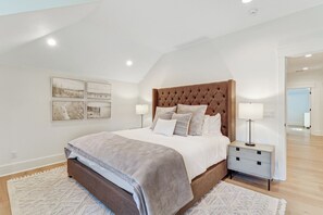 6 slaapkamers, een bureau, een strijkplank/strijkijzer, gratis wifi