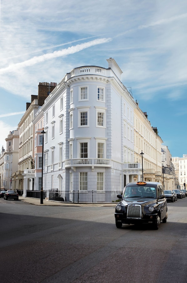 A classic white building with a curved facade and a prominent entrance. - 2 Chesham Hotel (London)