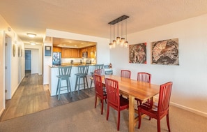 Dining - Heron Cove 203N - Nags Head, Oceanfront Luxury 3 BR Condo, Flex Stays, Pool (Nags Head)