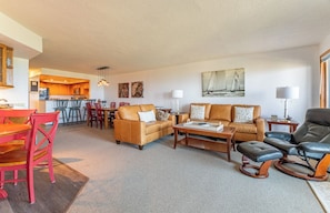 TV - Heron Cove 203N - Nags Head, Oceanfront Luxury 3 BR Condo, Flex Stays, Pool (Nags Head)