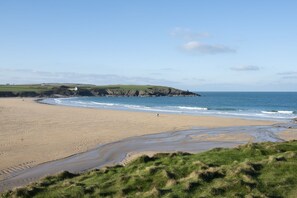 On the beach - Harlyn Penthouse -  A superb sea view duplex penthouse just metres from the beach, with two terraces (Harlyn Bay)