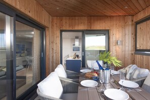 Outdoor dining - Harlyn Penthouse -  A superb sea view duplex penthouse just metres from the beach, with two terraces (Harlyn Bay)
