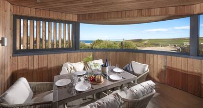 Harlyn Penthouse - A superb sea view duplex penthouse just metres from the beach, with two terraces