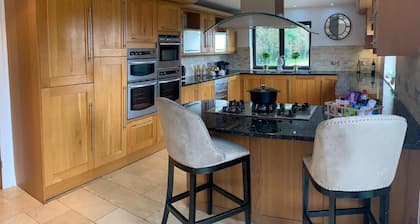 "Last Minute availability " Large Luxury 5 Bedroom Villa hot tub on request