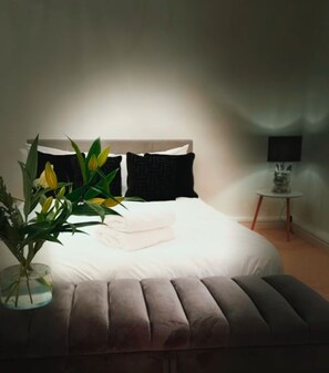 5 chambres, fer et planche à repasser, Wi-Fi, draps fournis