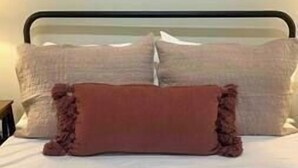 1 bedroom, iron/ironing board, WiFi, bed sheets - The Urban Nest! (Jersey City)