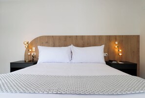 Apartment (603) | Premium bedding, iron/ironing board, free WiFi, bed sheets - Caster by Wynwood House (Lima)