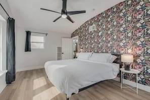 5 bedrooms, iron/ironing board, travel crib, bed sheets