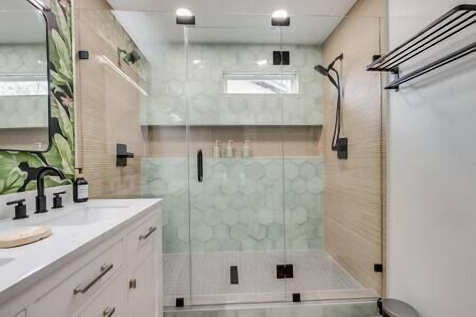 Doccia, asciugacapelli, bidet, asciugamani