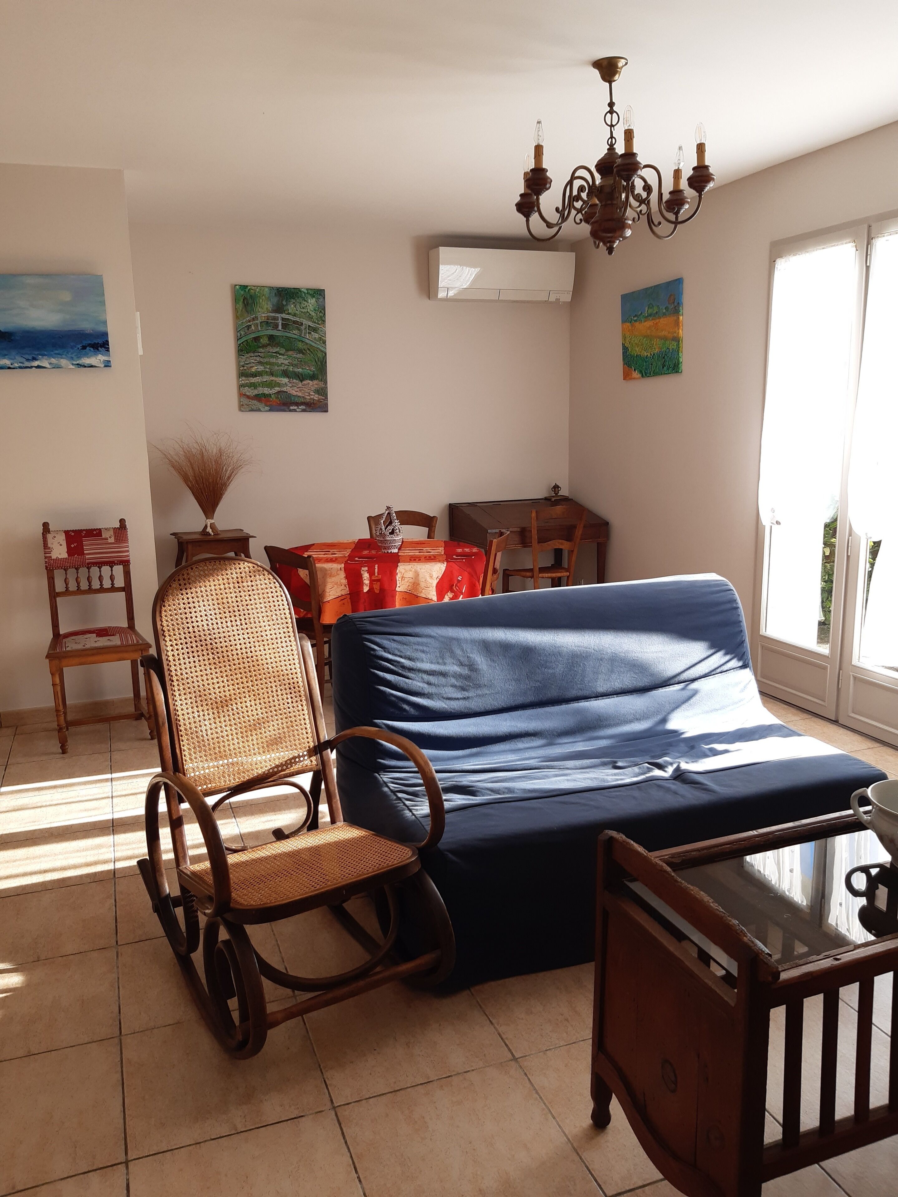 TV, DVD-spiller og bøker