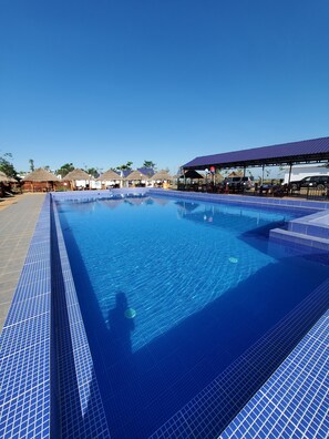 حمّام سباحة خارجي