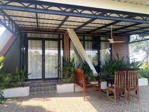 Individually decorated, individually furnished, desk, laptop workspace - I AM Koh Ker (Kuleaen)