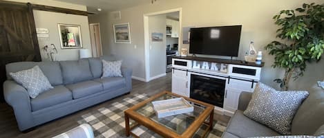 Smart TV, fireplace
