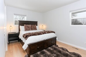 3 bedrooms, desk, iron/ironing board, WiFi