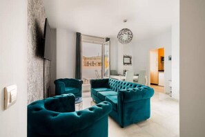 Smart TV, books - Apartamento Barrio Santa Cruz centro histórico (Sevilla)