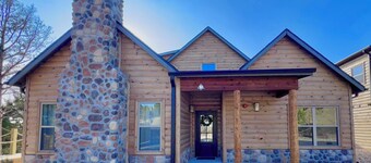 The Roasted Marshmallow-LUXURY home! Community Hot tubs, pools, pickleball VIEWS