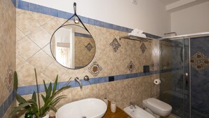 A bathroom with a large sink, a toilet, and a shower. - YourHome - Casa Marina (Positano)