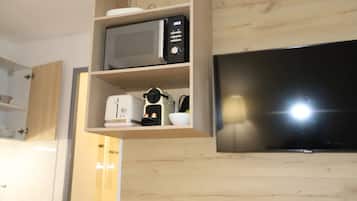 Standard Apartment | Dapur peribadi | Peti sejuk mini, ketuhar gelombang mikro, dapur