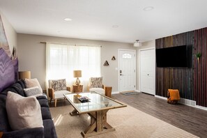 Älytelevisio, pöytätennispöytä, stereot