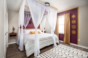 5 Schlafzimmer, Schreibtisch, Bügeleisen/Bügelbrett, Reisekinderbett