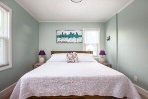 2 Schlafzimmer, Schreibtisch, Bügeleisen/Bügelbrett, Reisekinderbett