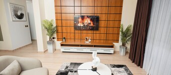 Lakeside 2-bedroom apartment with AC on a private beach