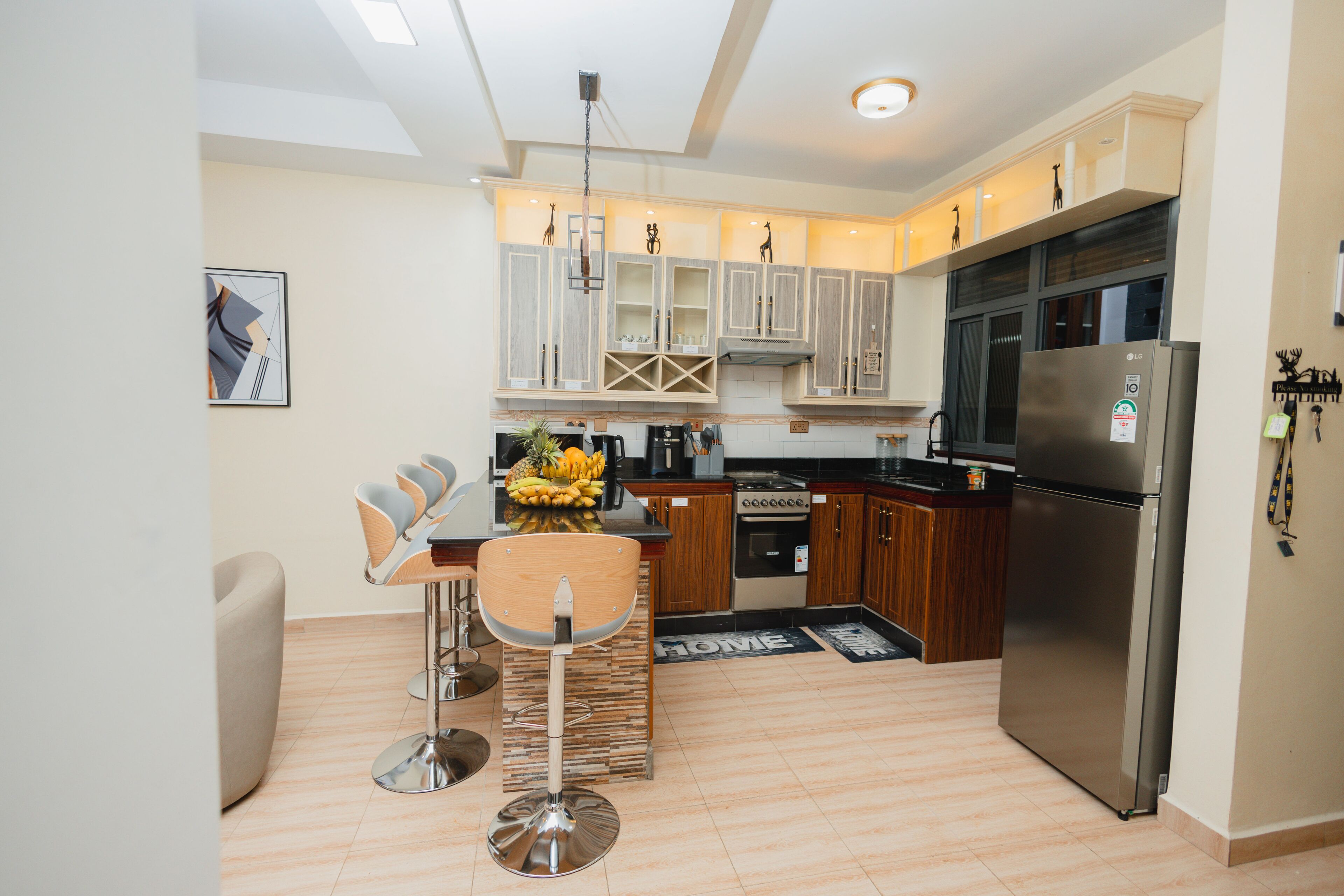 Réfrigérateur, micro-ondes, four, bouilloire électrique