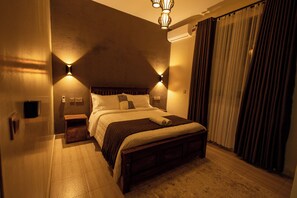 2 habitaciones, escritorio, tabla de planchar con plancha y wifi 
