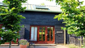 Exterior - Goldridge - a cottage that sleeps 4 guests in 1 bedroom (Alton)