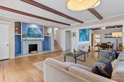 1 Block to AC Beach - 8br/5ba Historic & Modern
