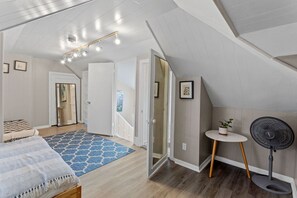 8 Schlafzimmer, Bügeleisen/Bügelbrett, Reisekinderbett, WLAN