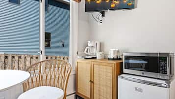Standard Room | In-room dining