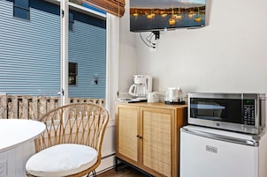 Habitación estándar | Servicio de comidas en la habitación
