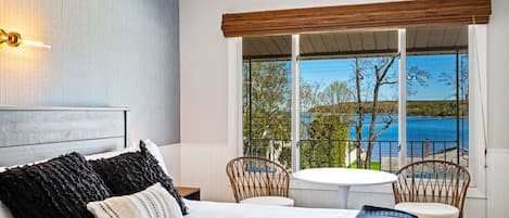 Habitación Premium, vista al lago | Wifi gratis y ropa de cama