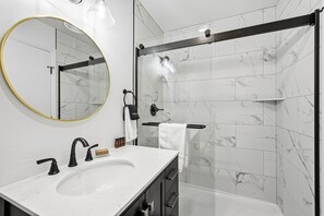 Bathroom - Fresh Coast Motel (Fish Creek)