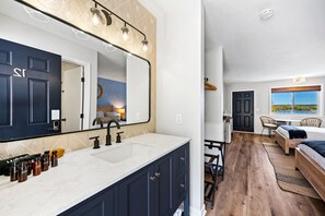 Premium Room, 2 Queen Beds, Lake View | Bathroom | Combined shower/bathtub, free toiletries, hair dryer, towels