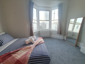 2 bedrooms, iron/ironing board, WiFi, bed sheets - Property located in Brighton city centre, in close proximity to main attractions (Brighton and Hove)