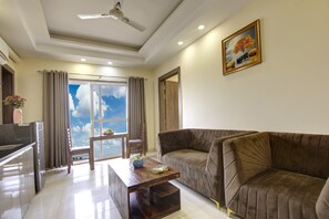 Deluxe Suite | 1 bedroom, desk, soundproofing, free WiFi - Limewood Stay Gold-ARTEMIS & Golf Course (Gurugram)