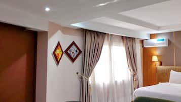 Quarto luxo | 1 quarto, cofres nos quartos, escrivaninha, quartos à prova de som