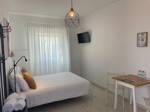 Room - Porta 12 - Estudio 22 (Faro)