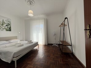 Room - Porta 12 - Apartamento 11 (Faro)